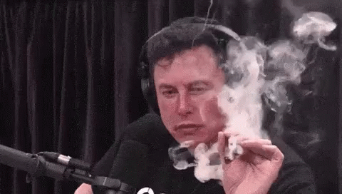 الم تكن السيارات الكهربائية في الأفلام فقط؟ 🚗 2 elon musk smoke