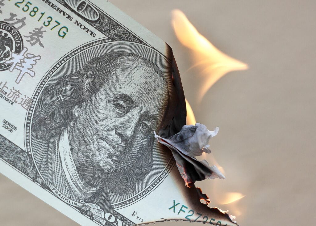 هل جشع الشركات تسبب في التضخم؟💰 2 التضخم من أبرز وأهم مشكلات هذا العصر لاسيما في دول العالم الثالث، ويظن بعض خبراء الاقتصاد أن ما تحققه الشركات الرائدة من أرباح ومكاسب هو السبب الأول والأهم في ذلك. و يقومون بطرح عدة تساؤلات من أهمها هو أن الشركات الرائدة و العالمية تتخذ الإضرابات الاقتصادية كذريعة لرفع أسعار المنتجات و الخدمات.