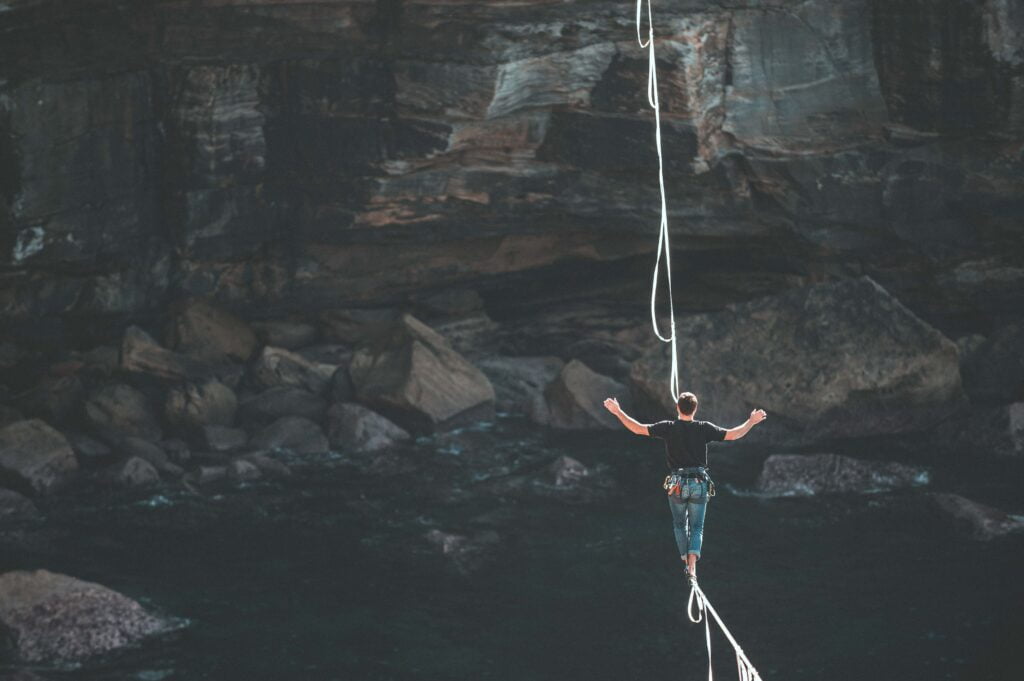 كيف تصبح فقيراً بسرعة 2 loic leray fCzSfVIQlVY unsplash