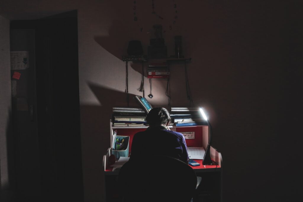 كيف تصبح فقيراً بسرعة 4 ramsha asad EQX9QhHfB3I unsplash