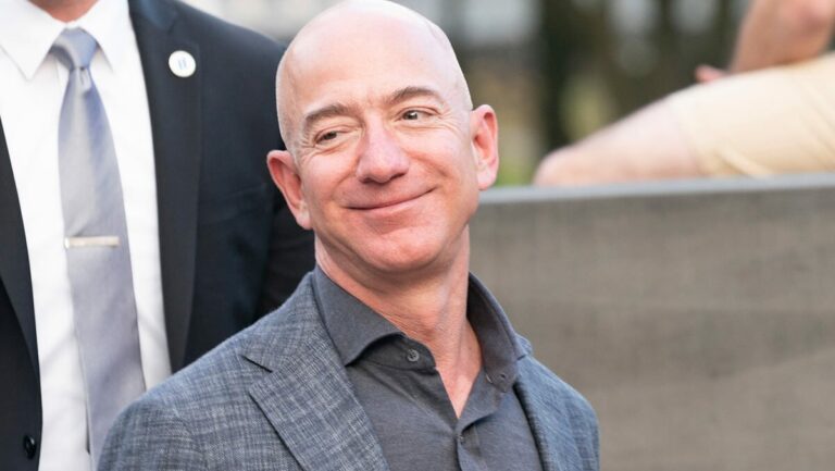 حقيقة جيف بيزوس 2 Jeff Bezos Birthday 1200x834 1 e1709393869972